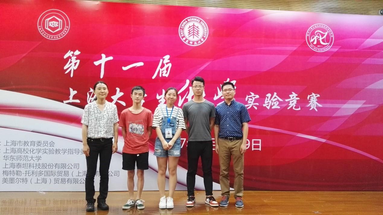 我校带队教师和参赛队员合影